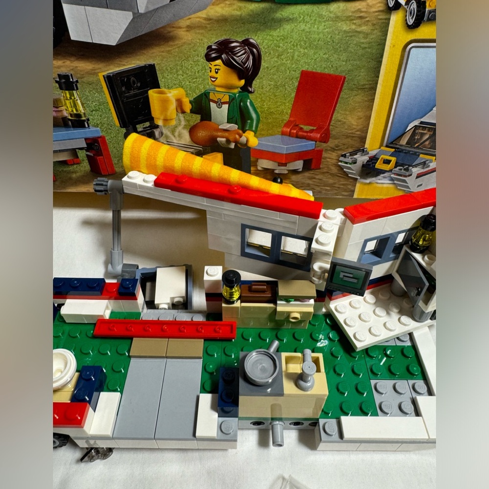 LEGO 31052 Creator Vacation Getaways. 3 in 1 — RV, Boat, house. retired set. - Picture 8 of 10